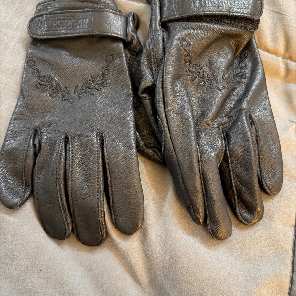 Women’s Black Leather Gloves